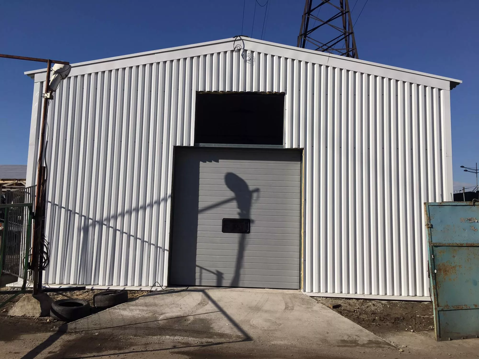 Промышленные подъёмно-секционные ворота в Санкт-Петербурге, ул. Воздухоплавательная